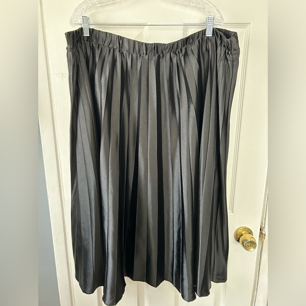Ava & Viv Pleated Black Skirt 2x